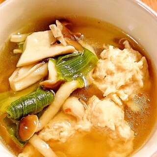 手作り鶏団子とキノコの中華風スープ